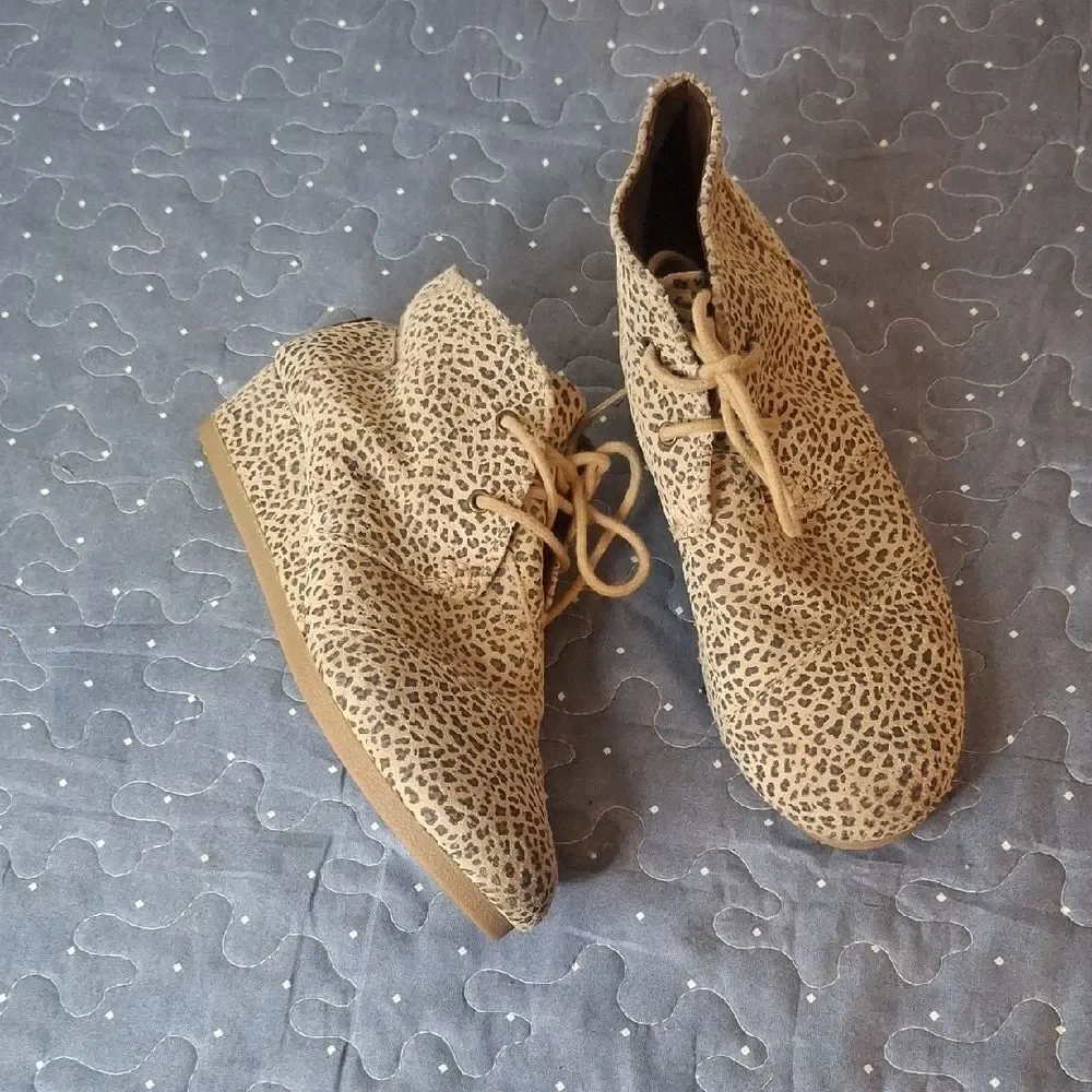 Toms Leopard Print Ankle Boots size 5
